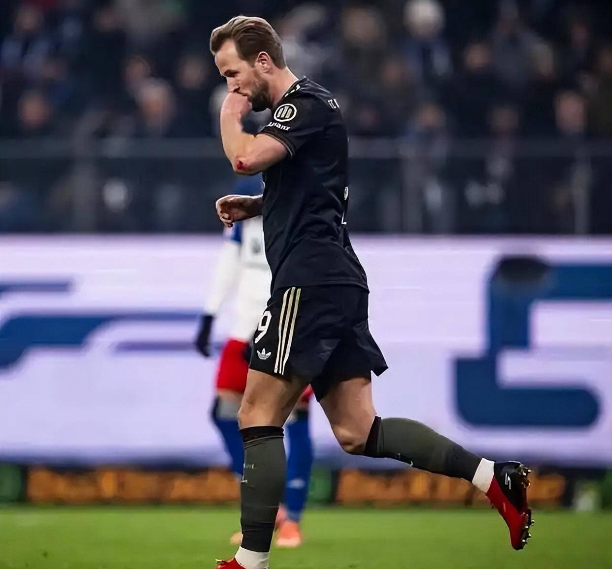 德甲奇迹！汉堡20场狂胜5场，排名不降反升，再赢3场稳保级